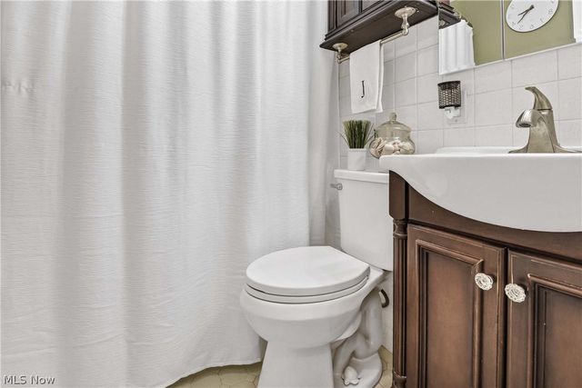 1600 Ridgewood Court, Twinsburg, OH 44087