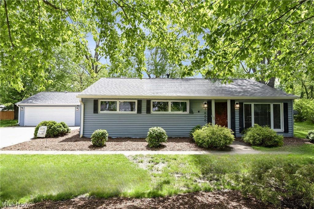 1600 Ridgewood Court, Twinsburg, OH 44087