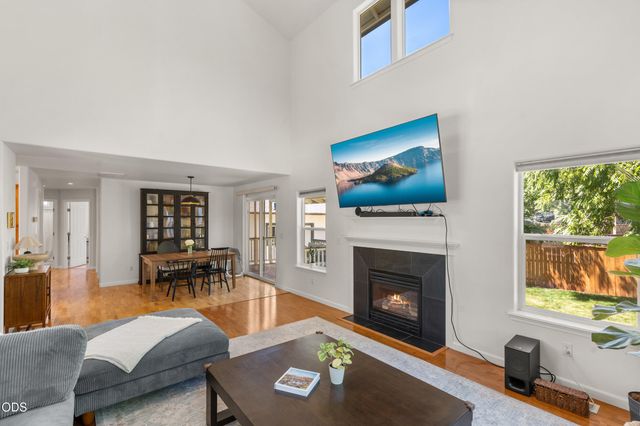 975 Beverly Way, Jacksonville, OR 97530