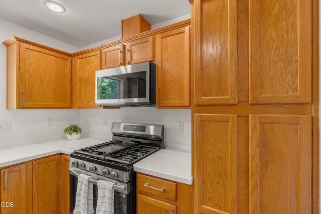 975 Beverly Way, Jacksonville, OR 97530