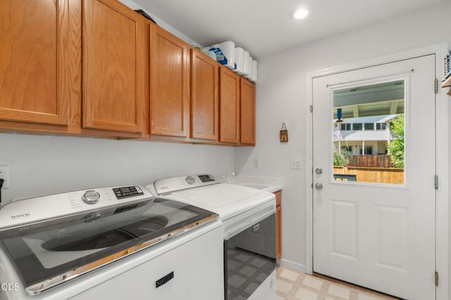 975 Beverly Way, Jacksonville, OR 97530