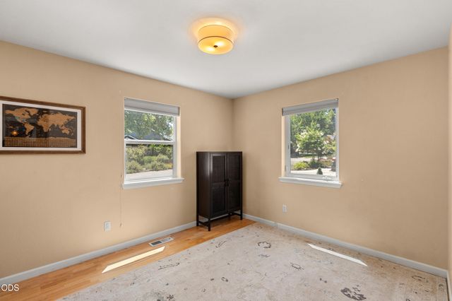 975 Beverly Way, Jacksonville, OR 97530