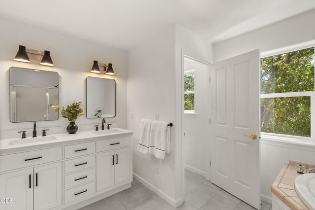 975 Beverly Way, Jacksonville, OR 97530