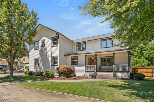 975 Beverly Way, Jacksonville, OR 97530