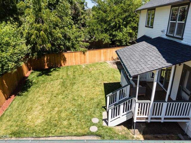 975 Beverly Way, Jacksonville, OR 97530