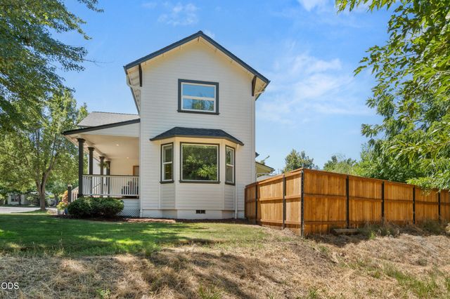 975 Beverly Way, Jacksonville, OR 97530