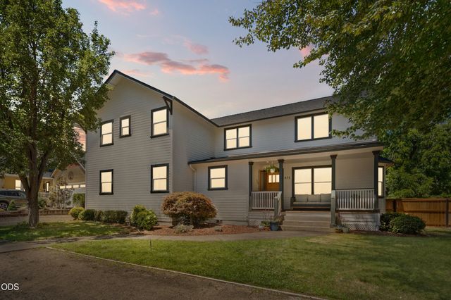 975 Beverly Way, Jacksonville, OR 97530