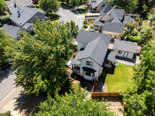 975 Beverly Way, Jacksonville, OR 97530