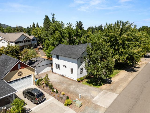 975 Beverly Way, Jacksonville, OR 97530
