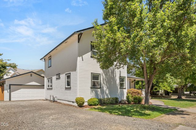 975 Beverly Way, Jacksonville, OR 97530