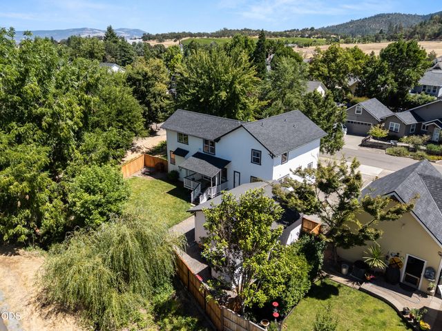 975 Beverly Way, Jacksonville, OR 97530