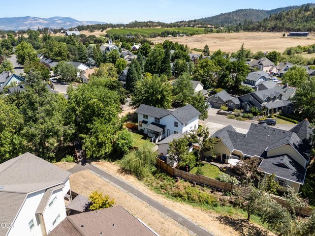 975 Beverly Way, Jacksonville, OR 97530