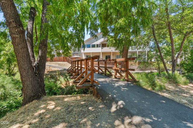 975 Beverly Way, Jacksonville, OR 97530