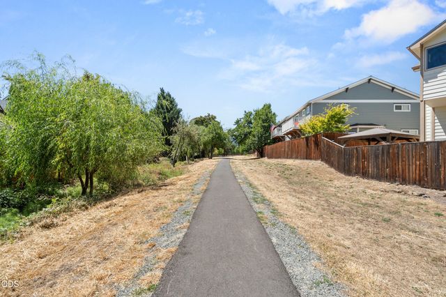 975 Beverly Way, Jacksonville, OR 97530