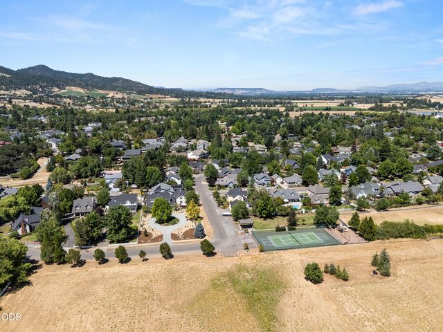 975 Beverly Way, Jacksonville, OR 97530