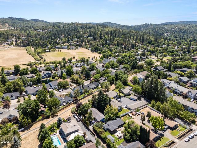 975 Beverly Way, Jacksonville, OR 97530
