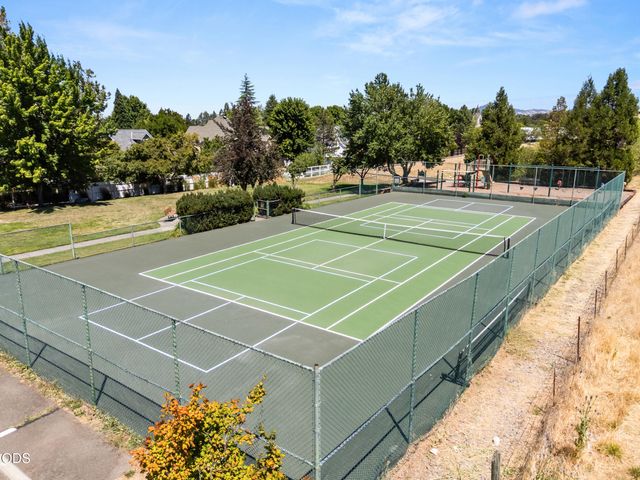 975 Beverly Way, Jacksonville, OR 97530