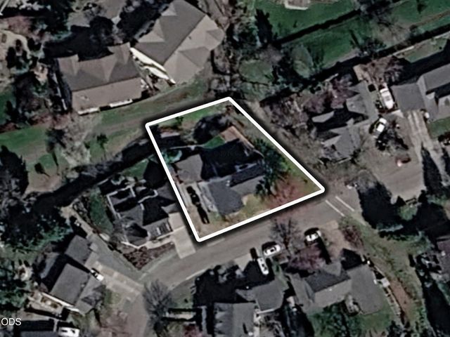 975 Beverly Way, Jacksonville, OR 97530