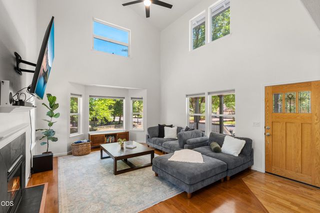 975 Beverly Way, Jacksonville, OR 97530