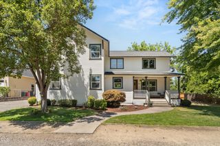 975 Beverly Way, Jacksonville, OR 97530