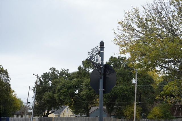 802 9th Avenue N, Texas City, TX 77590