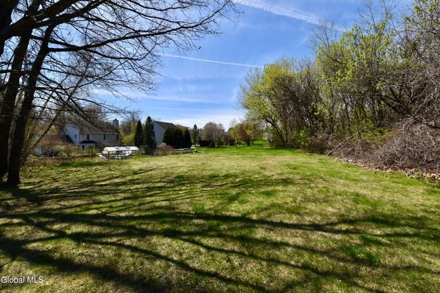 3 Moreland Drive, Halfmoon, NY 12118