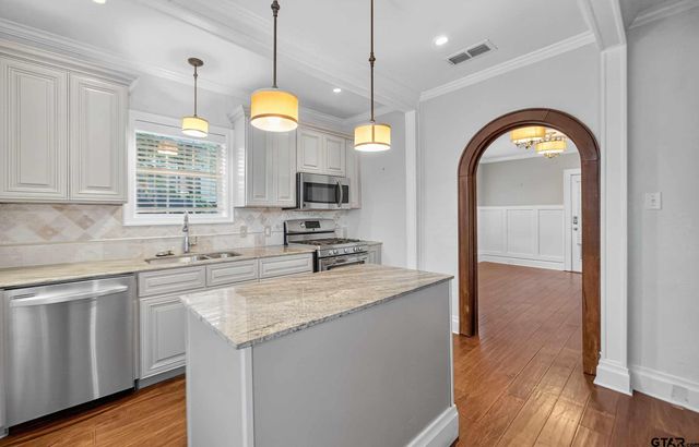 700 S Bois D Arc, Tyler, TX 75701