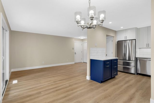 5141 Balmoral Lane 3, Bloomington, MN 55437