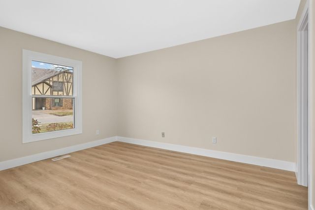 5141 Balmoral Lane 3, Bloomington, MN 55437