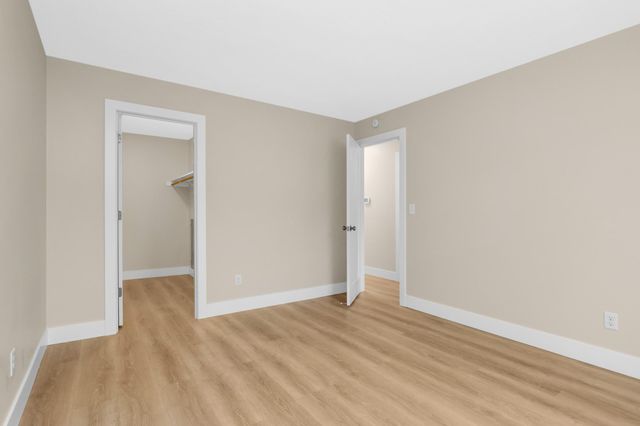 5141 Balmoral Lane 3, Bloomington, MN 55437