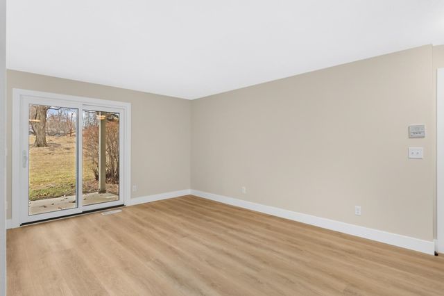 5141 Balmoral Lane 3, Bloomington, MN 55437