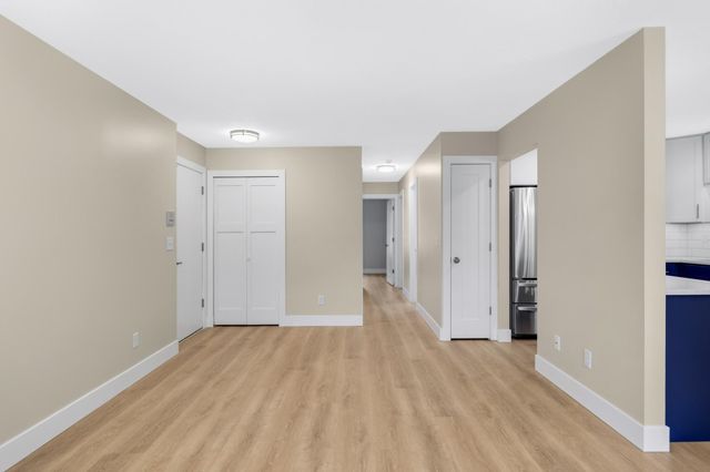 5141 Balmoral Lane 3, Bloomington, MN 55437