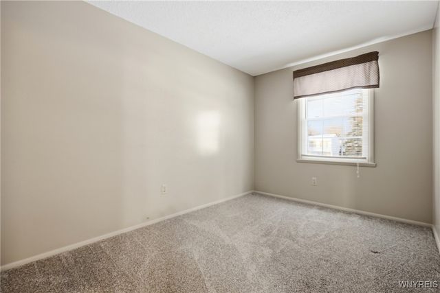 6610 Parkwood Drive, Lockport Town, NY 14094