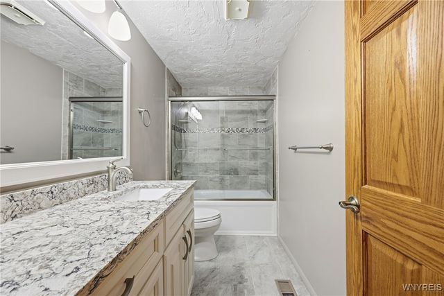 6610 Parkwood Drive, Lockport Town, NY 14094