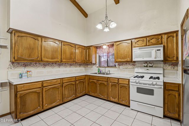 12243 HERITAGE Way, Clint, TX 79836