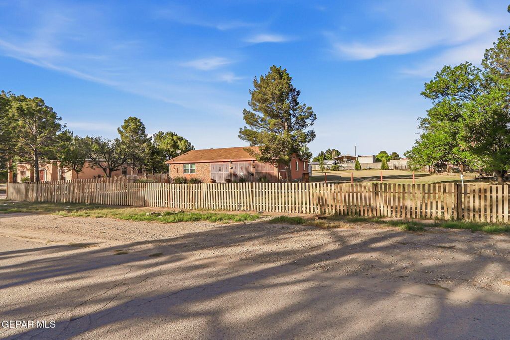 12243 HERITAGE Way, Clint, TX 79836