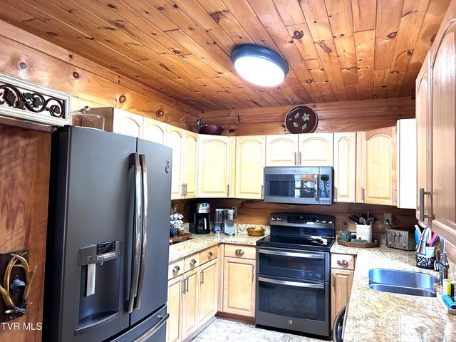 171 Bankers Bend, Mountain City, TN 37683