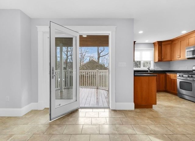 117 Sutherland Rd. 117, Boston, MA 02135