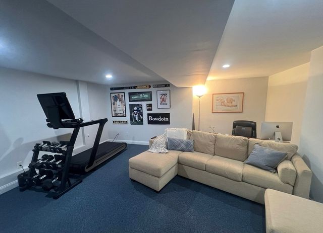 117 Sutherland Rd. 117, Boston, MA 02135