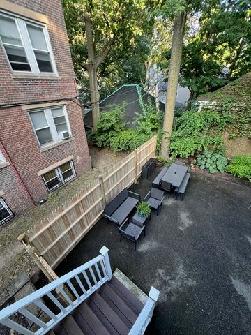 117 Sutherland Rd. 117, Boston, MA 02135