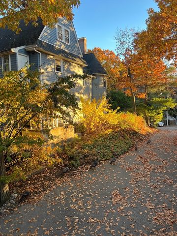 117 Sutherland Rd. 117, Boston, MA 02135