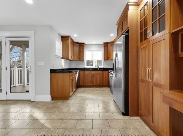 117 Sutherland Rd. 117, Boston, MA 02135
