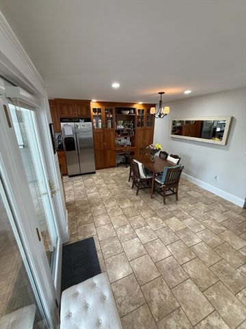 117 Sutherland Rd. 117, Boston, MA 02135