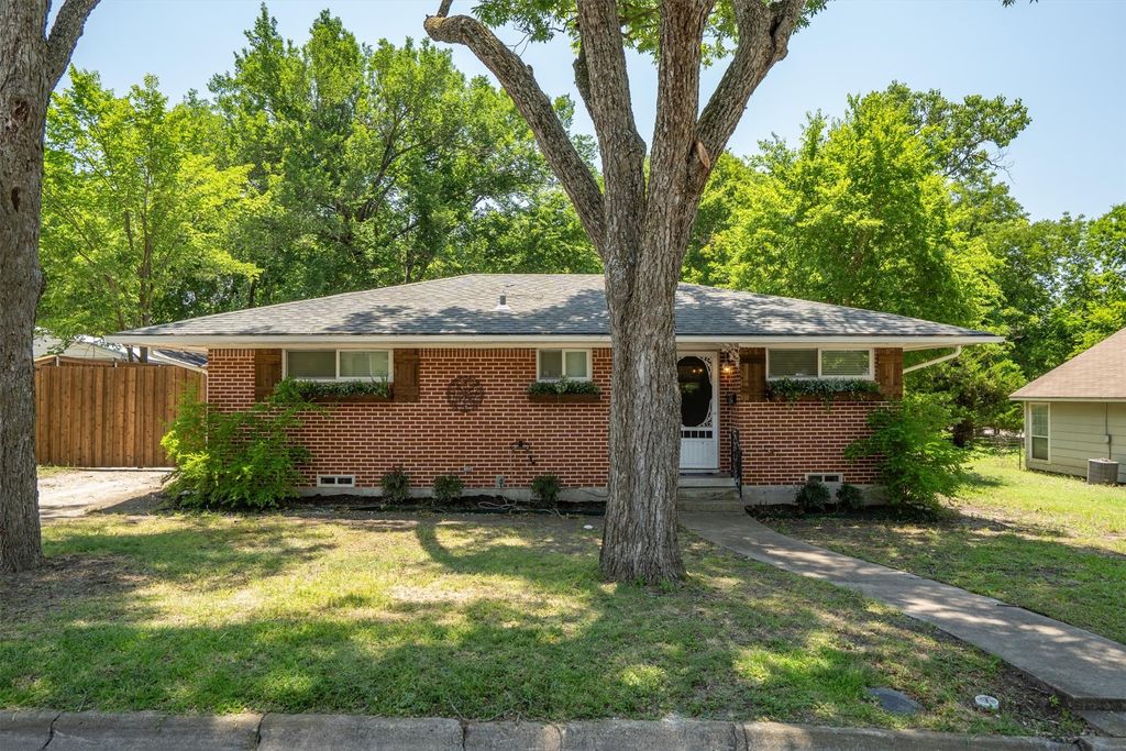 210 Hill Street, Farmersville, TX 75442