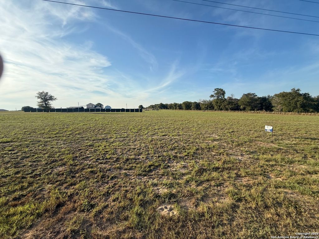 851 Lake Valley, Stockdale, TX 78160