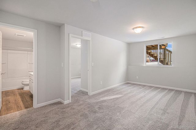 5528 Lahring Road, Fenton Charter Township, MI 48451