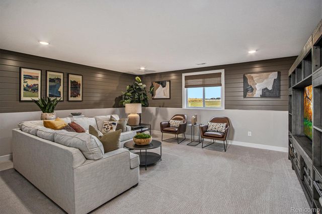 5528 Lahring Road, Fenton Charter Township, MI 48451