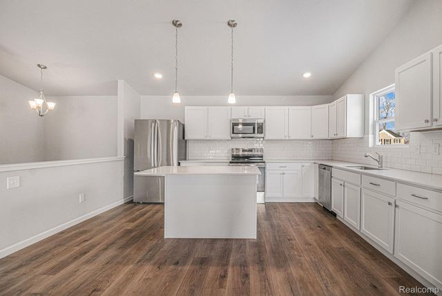 5528 Lahring Road, Fenton Charter Township, MI 48451