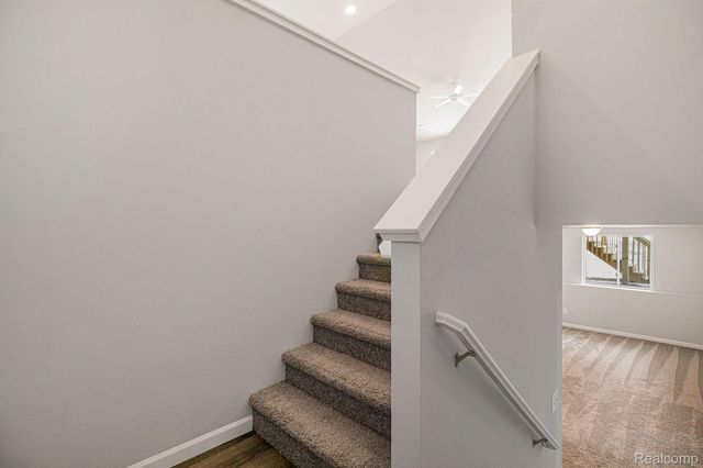 5528 Lahring Road, Fenton Charter Township, MI 48451