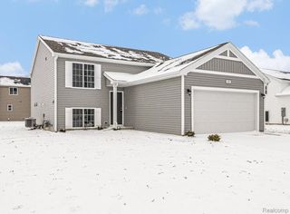 5528 Lahring Road, Fenton Charter Township, MI 48451